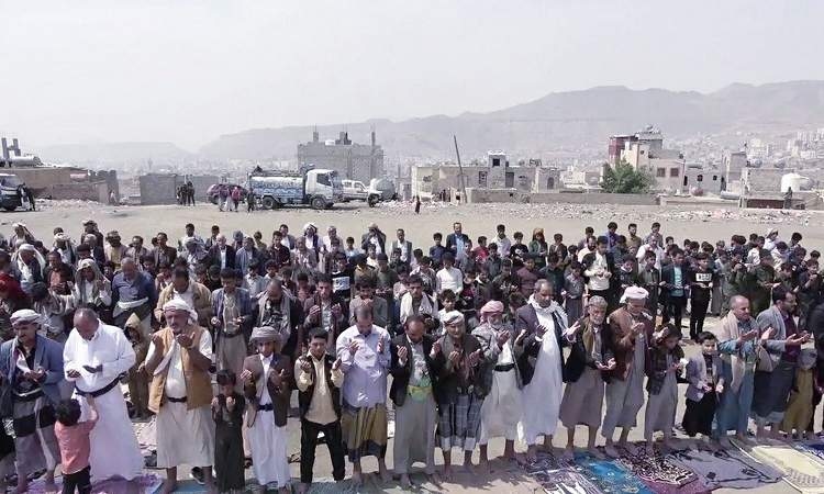 اليمنيون يؤدون صلاة الاستسقاء في صنعاء وعدد من المحافظات تضرعًا لرحمة الله ونصرة لغزة