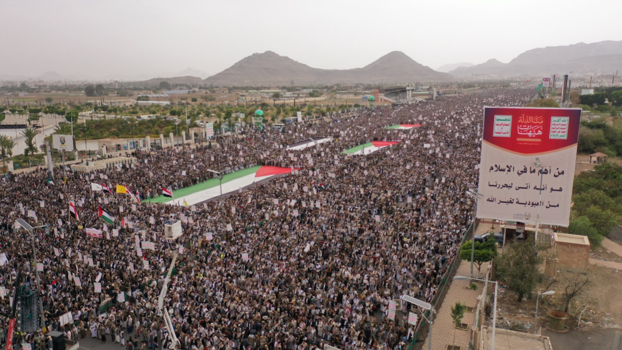في مسيرات مليونية: الشعب اليمني في جهوزية كاملة ومواقف الخنوع العربي تهديد لمستقبل الأمة