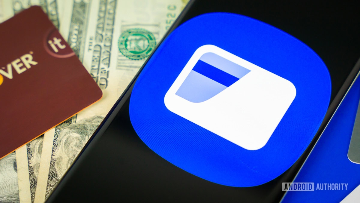 One UI's Now Bar now plays nicer with Samsung Wallet for real-time journey alerts