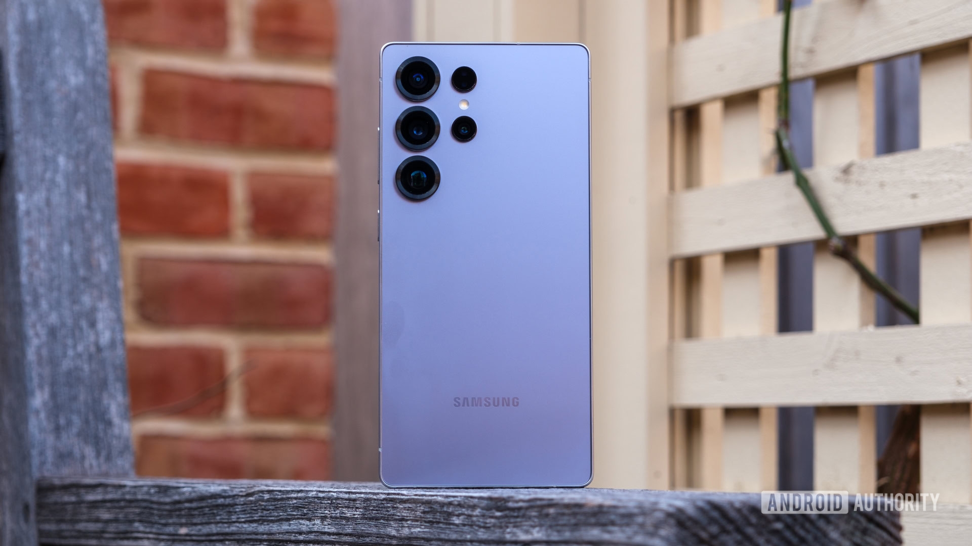 Samsung Galaxy S25 Ultra drops to its record-low price again!
