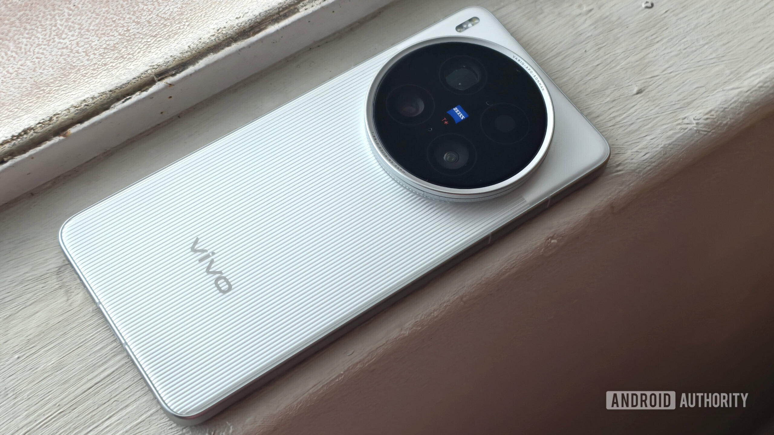 After using the vivo X200 Ultra for several weeks, I wish Samsung would copy its amazing cameras