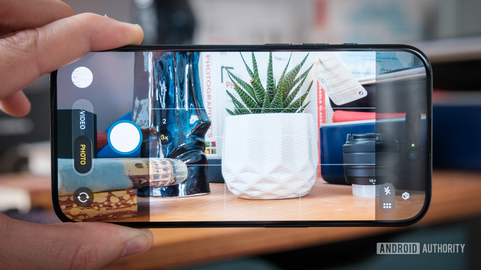 Dear Android OEMs: Please don't copy Apple's minimalistic camera app