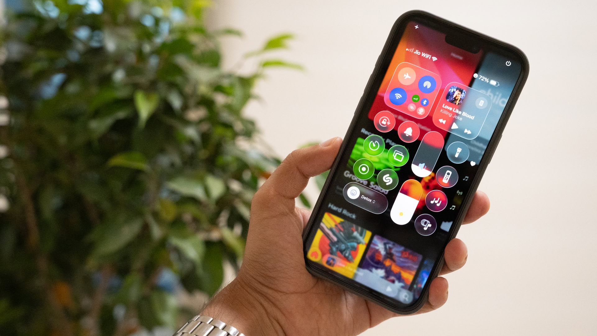 After three days with iOS 26, I'm amazed by Apple's Liquid Glass redesign, but I have concerns