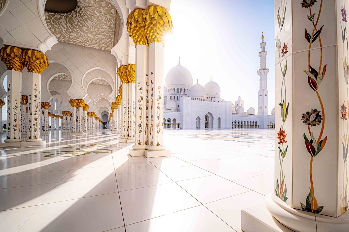 Abu Dhabi's Sheikh Zayed Grand Mosque received over 6.5m visitors last year