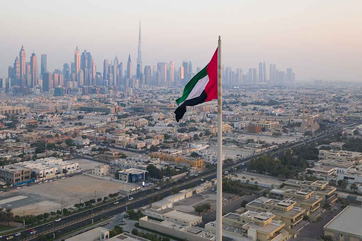 Does an accident on commute in the UAE count as a workplace injury for insurance?