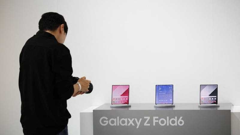 : تسريبات جديدة تكشف تجهيزات هاتف "Samsung" ثلاثي الطي
