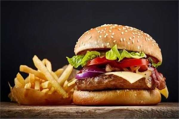 : حيل عبقرية للاستمتاع بالوجبات السريعة دون إضرار بالصحة
