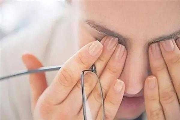 : الاحتياطات اللازمة للحفاظ على عيونك..للحماية من متلازمة رؤية الكمبيوتر..