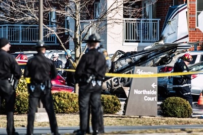 Single-engine plane crashes near a Pennsylvania airport and all 5 aboard taken to hospitals
