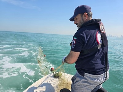 Kuwaiti Diving Team removes abandoned nets to protect marine life