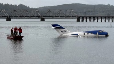 Corporate plane skids off runway into water in Oregon, five injured