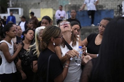 Burials begin as search ends for victims in Dominican nightclub collapse