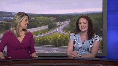 Pregnant news anchor stays on air during labor