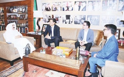 Al-Jarallah meets Kyrgyz envoy, ex-army officials, Kuwaiti lawyer Dalal Al-Mullah
