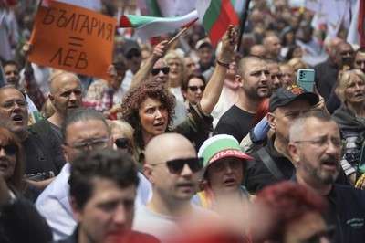 Bulgarian nationalists protest government plans to adopt euro currency