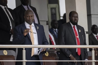 Uganda air-drops relief food aid to South Sudan's violence-hit state