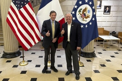 After talks with Zelenskyy and Macron, US senators warn: Putin 'is preparing for more war'