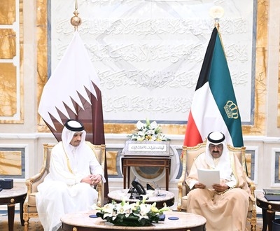 Kuwait Amir receives Amir of Qatar's letter