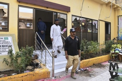 Over 100 inmates escape from a Pakistan prison after earthquake evacuation in Karachi