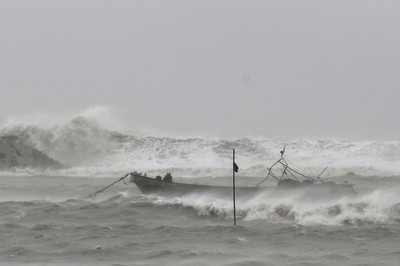 Typhoon landed in China's Hainan island at a severe tropical storm level