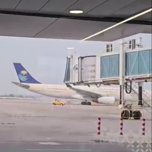 Saudi Hajj Flight From Jeddah Sparks Concern After Smoky Landing