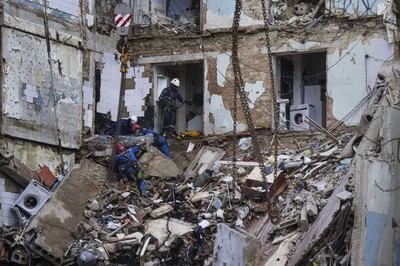 Russian attacks on Ukraine kill at least 10 and injure dozens