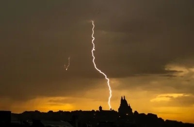 Storms in France leave 2 dead, 17 injured and cause parliament to spring a leak