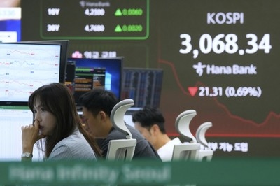 Asian shares mixed as Trump's tariffs deadline looms