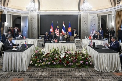 Cambodian and Thai leaders hold ceasefire talks in Malaysia