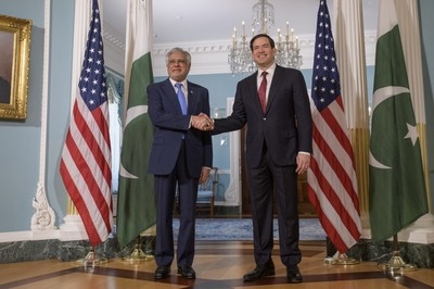 Pakistan and US reach a trade deal to develop oil reserves and reduce tariffs