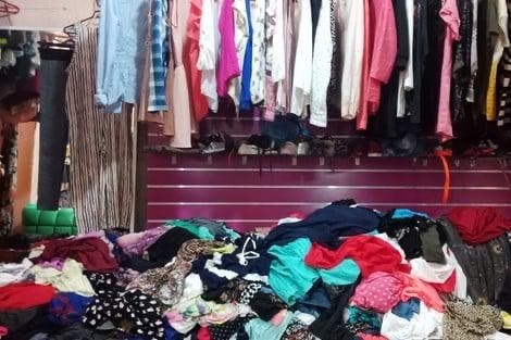 ملابس التبرعات في قبضة مافيا دولية.. تحقيق يكشف مسارًا صادمًا ينتهي في الناظور