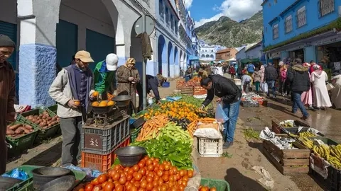 كبار التجار المغاربة الى آسيا لهذا السبب المثير؟