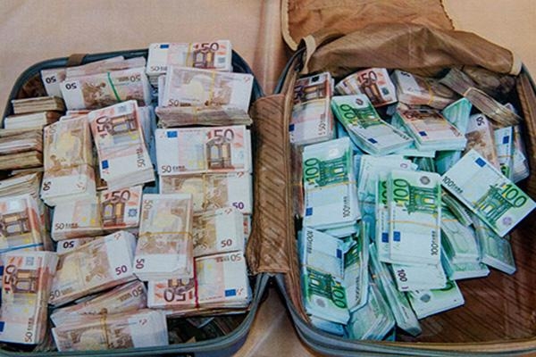 سلعة غريبة وراء أثرى الريفيين في اوربا؟