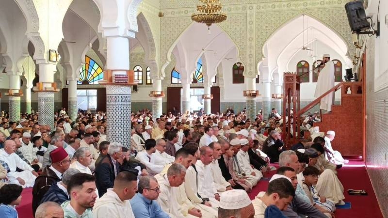 روبورتاج : أجواء صلاة عيد الفطر السعيد بمسجد النهضة بسلوان