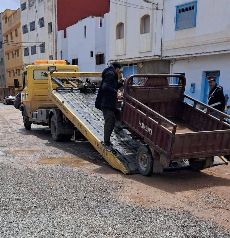 الدريوش : حجز دراجة لبيع السمك في حملة مفاجئة لتحرير الملك العمومي ببن الطيب