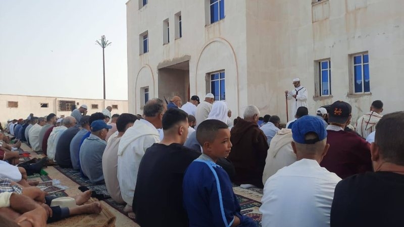 اركمان…جموع المصلين يؤدون صلاة عيد الأضحى بساحة مسجد بدر وسط أجواء دينية و روحانية