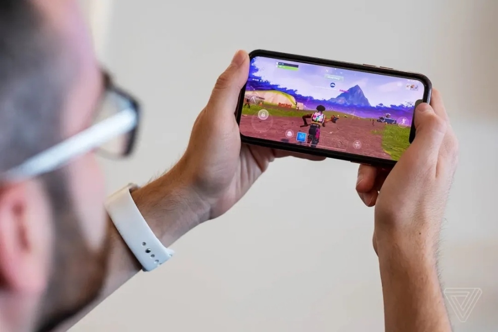 بعد غياب خمس سنوات.. Fortnite تعود رسميًا إلى أجهزة آبل في الولايات المتحدة