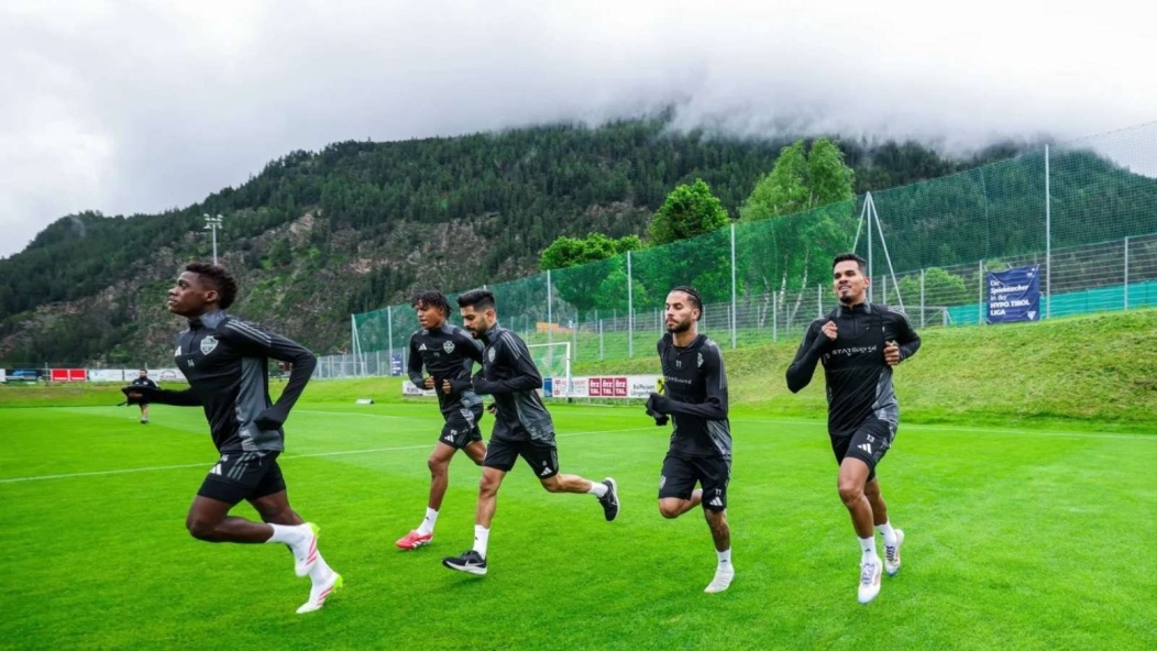 الأهلي السعودي يواصل استعداداته بمواجهة ودية مرتقبة أمام تيرول النمساوي