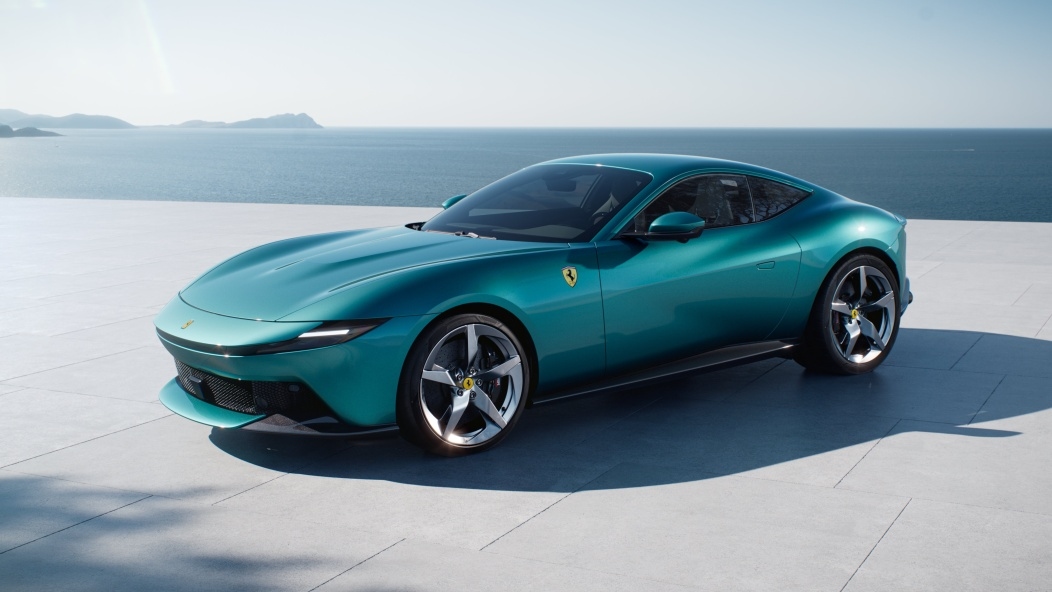 سيارة Ferrari Amalfi: روعة الساحل الإيطالي في قالب ميكانيكي فائق الفخامة