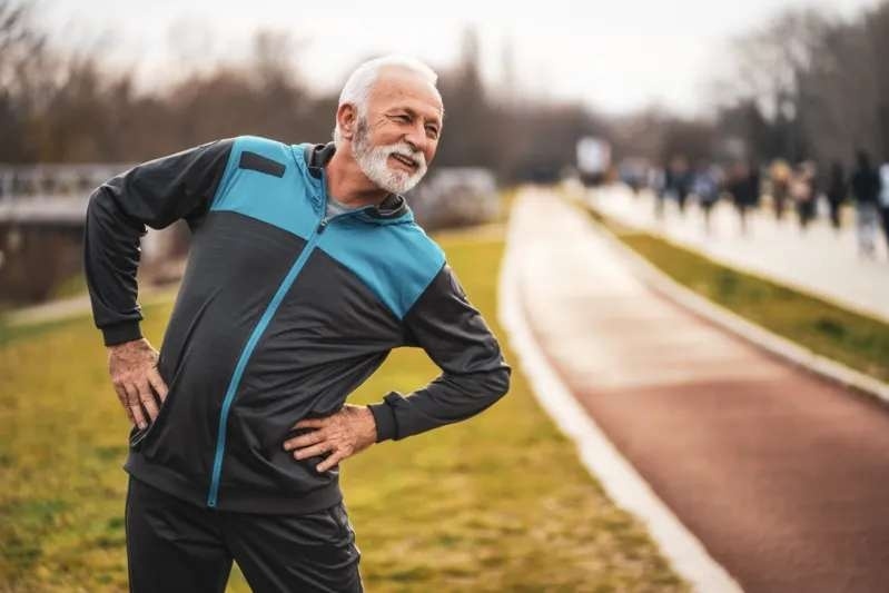 عصير المخلل والتقلصات العضلية.. علاج مفاجئ أم خرافة؟ طبيب يوضح