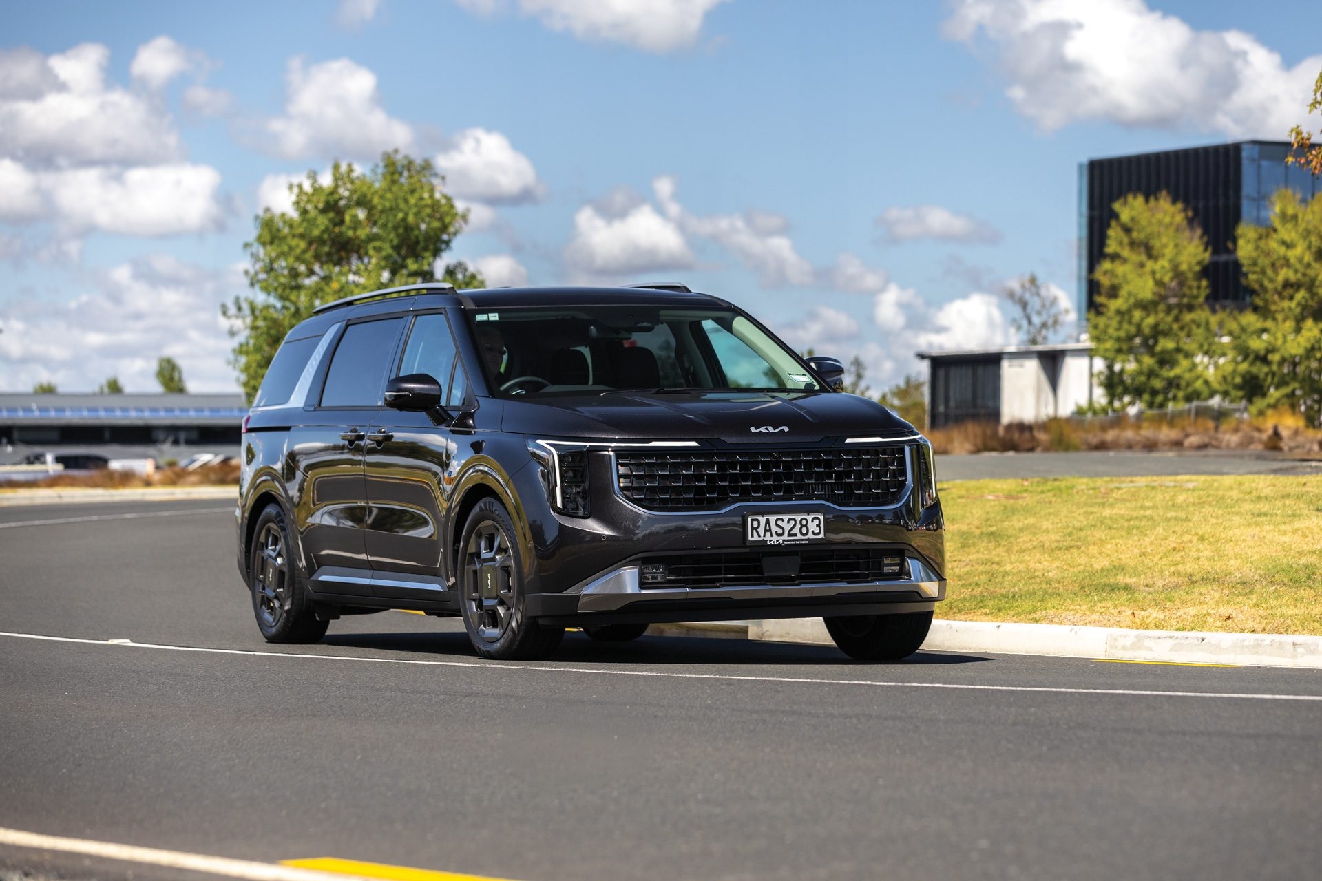 2025 Kia Carnival HEV Water Review