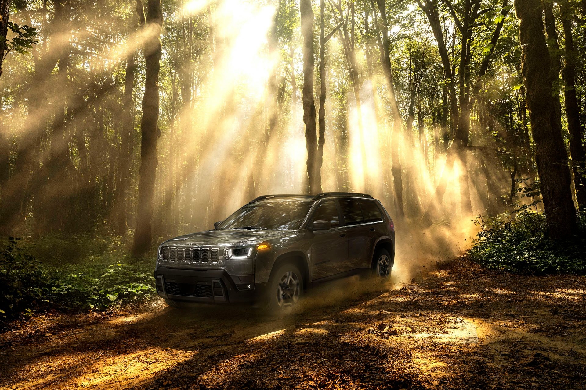First official pictures emerge of new Jeep Cherokee
