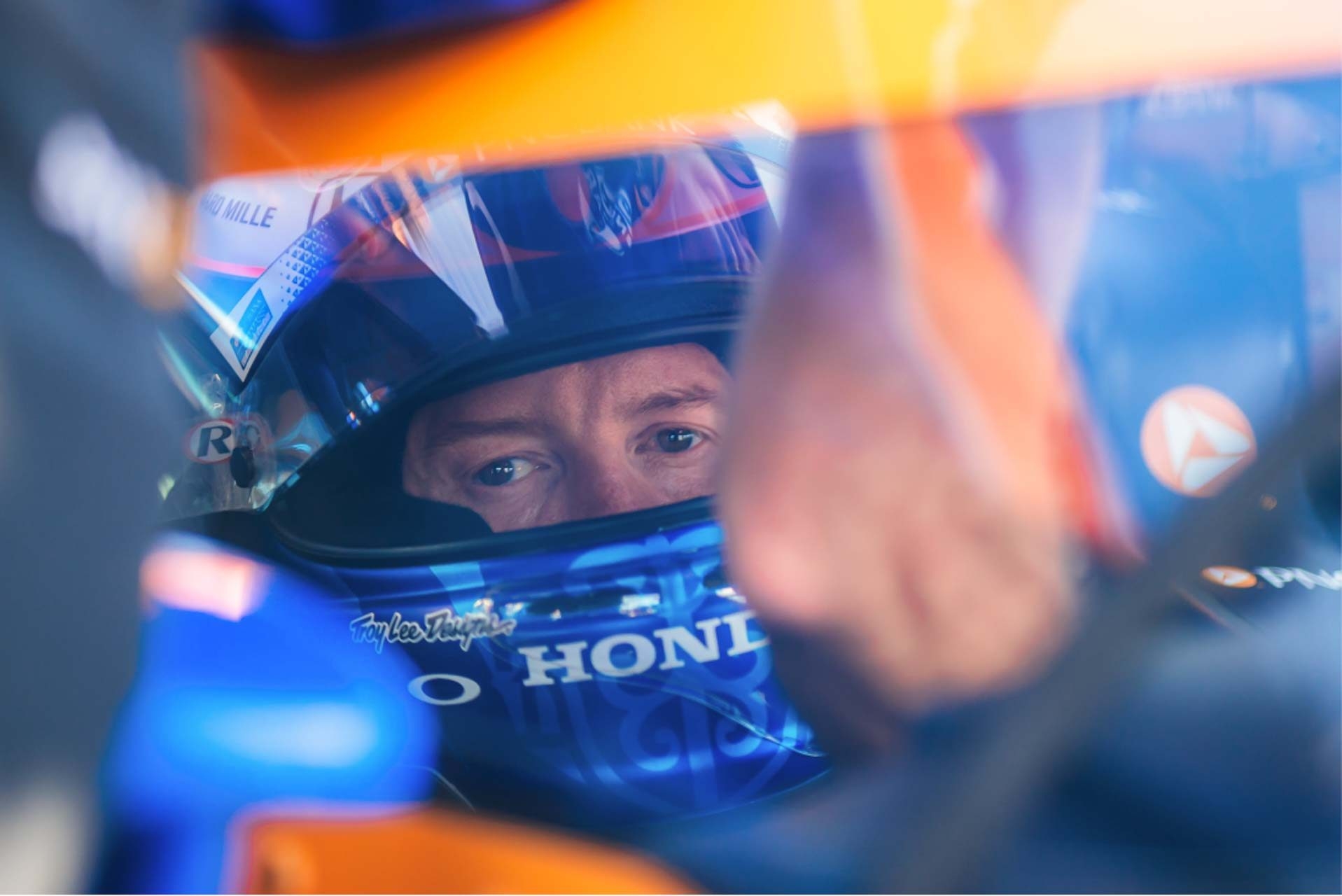 Shock pole for Shwartzman while Dixon leads Kiwi charge