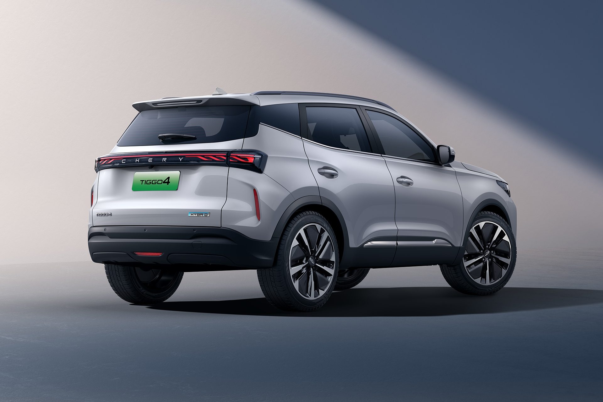 Tiggo 4 range expands with a pair of hybrids