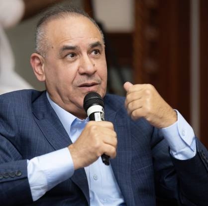 'يدايَ أشرعتي'.. مجموعة شعرية
