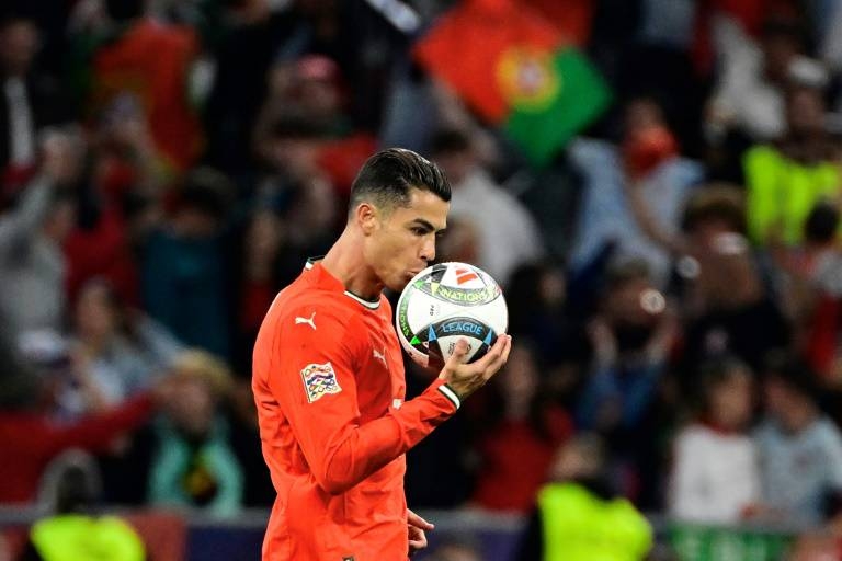 البرتغال تجرد إسبانيا من لقبها