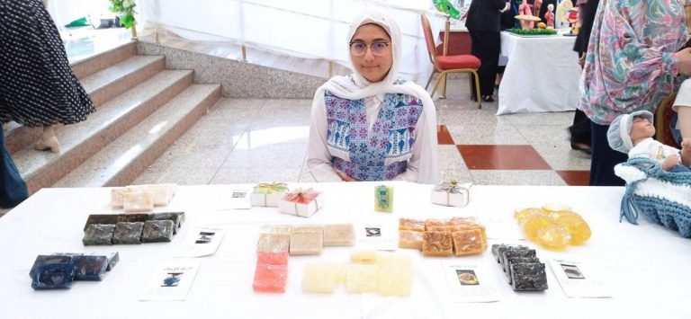 أربيلية تطوّر صناعة الصابون الطبيعي لعلاج مشاكل البشرة