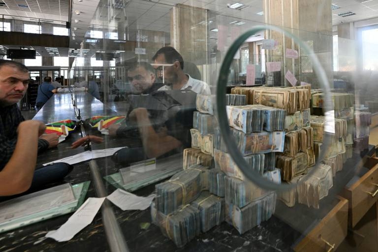 الرئيس السوري الانتقالي يزيد الرواتب والمعاشات التقاعدية