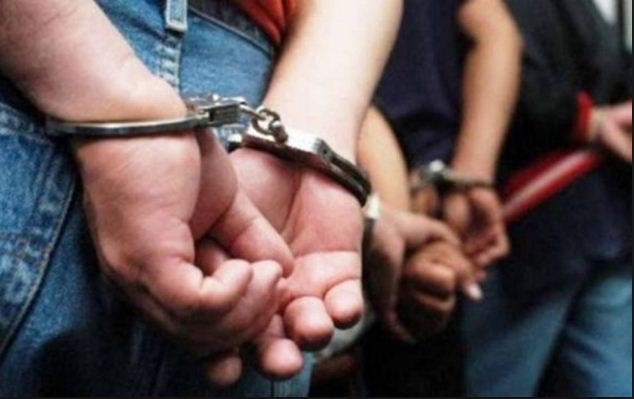 القصرين : الإحتفاظ بشخصين وادراج ثالث محل تفتيش بعد حجز 2147 قرصا مخدرا كانت بحوزتهم
