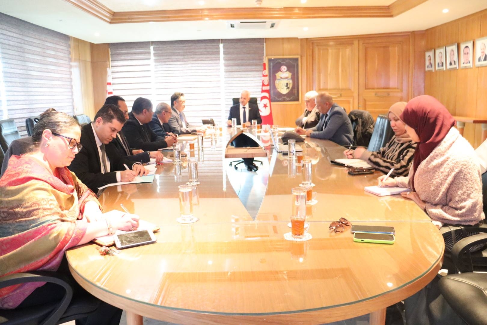 وزير التجارة يدعو التمثيليات التجارية لتونس بالخارج الى توفير المعلومات حول الاسواق وتشخيص الفرص التصديرية